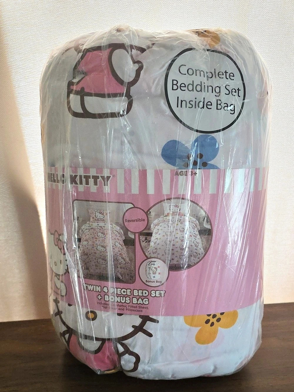 Hello Kitty Twin 2-Piece Bed Set + Bonus Bag Pink & White
